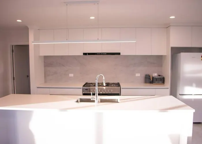 Fabulous 4 Bedrooms House In *