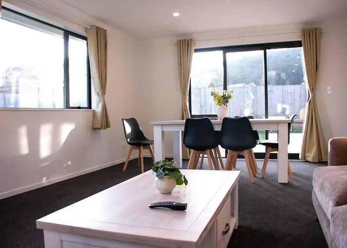 Ferienhaus Fabulous 4 Bedrooms House In