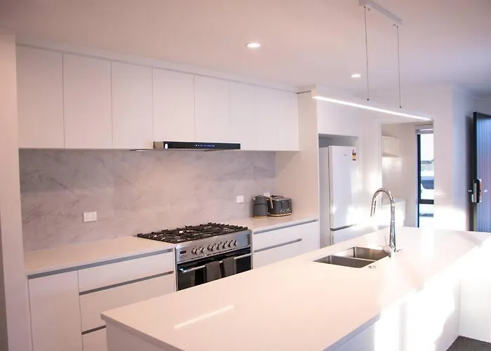 Fabulous 4 Bedrooms House In *